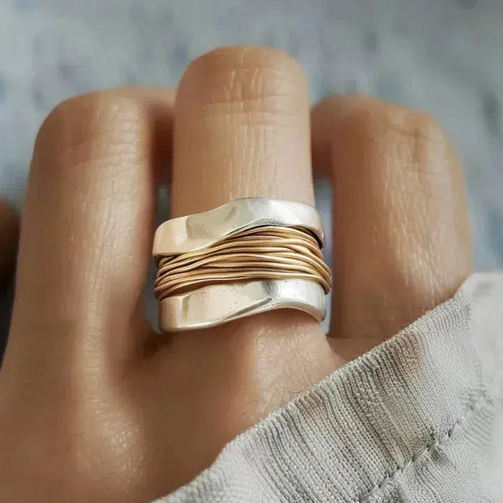 Silberner Ring mit goldenem Draht