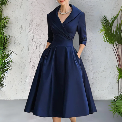 Kleid in Schwarz und Blau