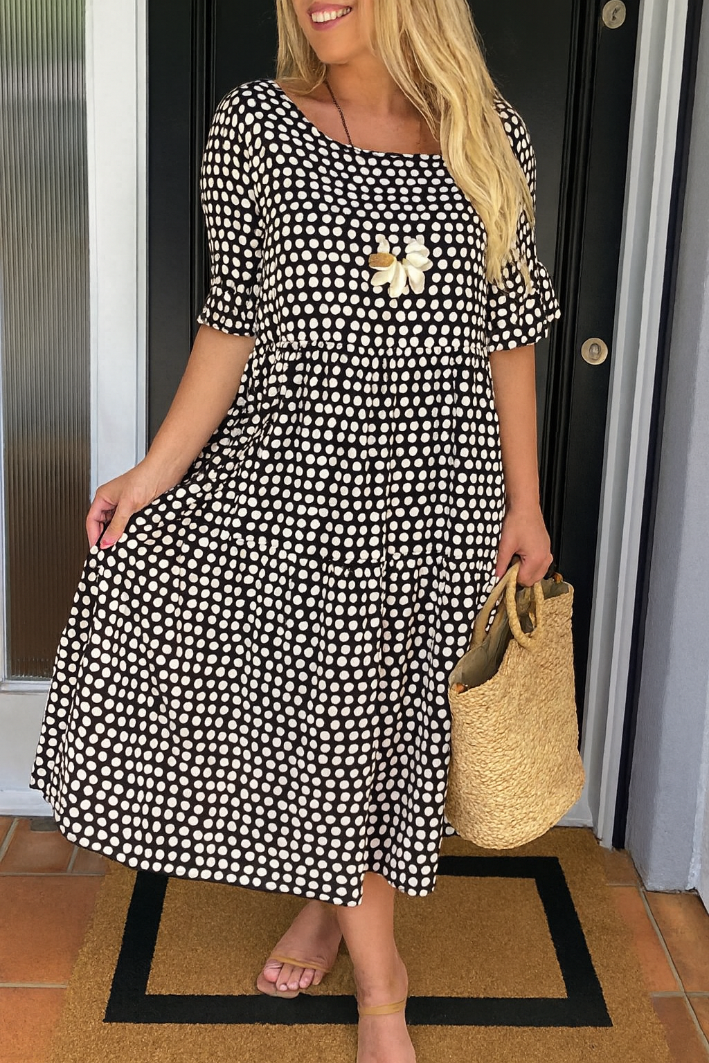 Midikleid mit Rundhalsausschnitt und Kurzarm in kurzer Form - Ansicht 4