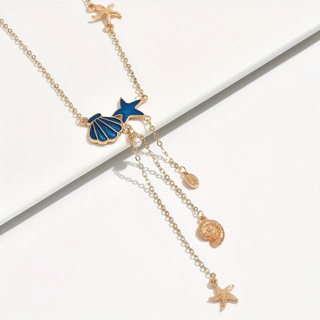 Elegante goldene Halskette mit Stern und blauer Muschel