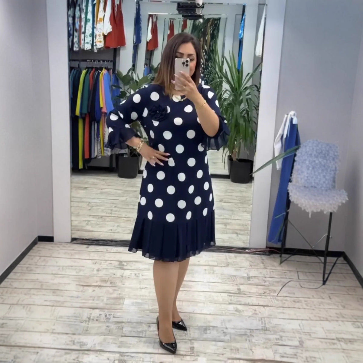 Kleid mit Falten in Midilänge - Ansicht 3