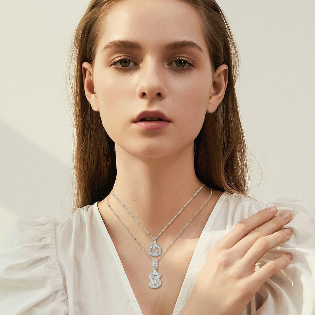 Collier à initiales pavées | Or blanc