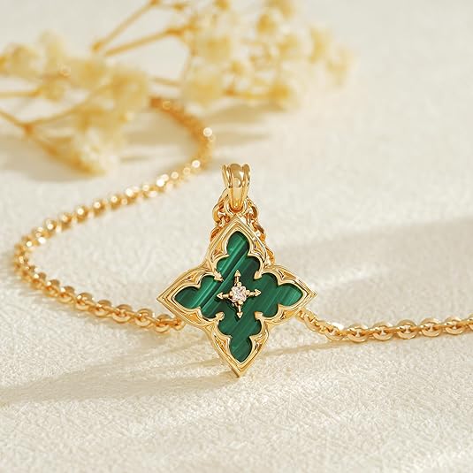 Collier avec pendentif trèfle émeraude | Or