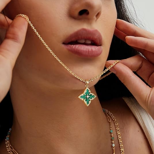 Collier avec pendentif trèfle émeraude | Or