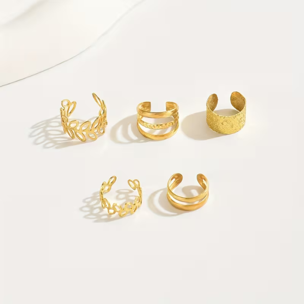 Set de 5 boucles d'oreilles vintage dorées