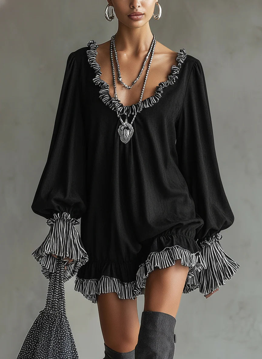 Minikleid mit Rüschen und Streifenmuster