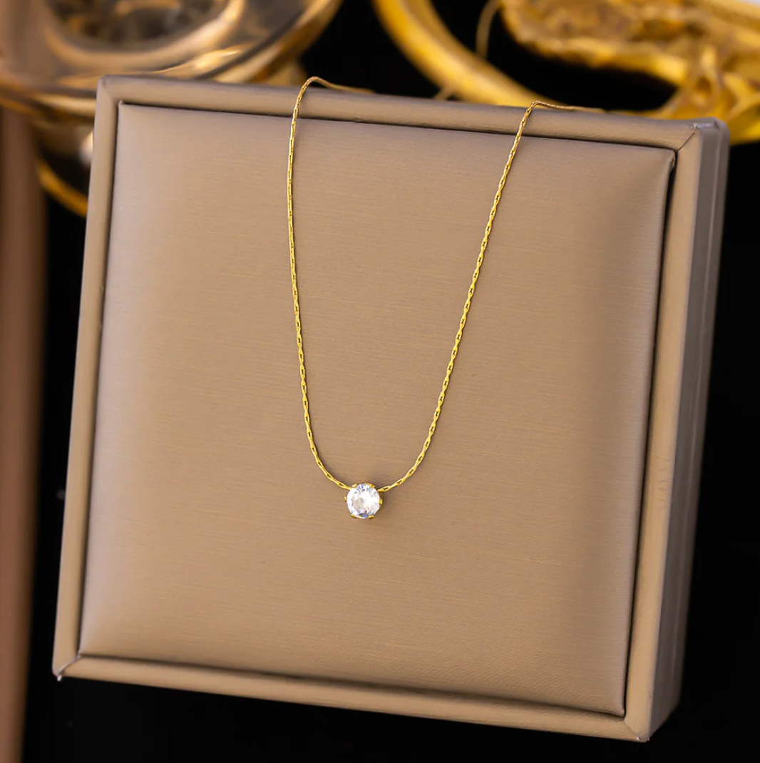 18-Karat-Goldkette mit funkelnden Kristallen