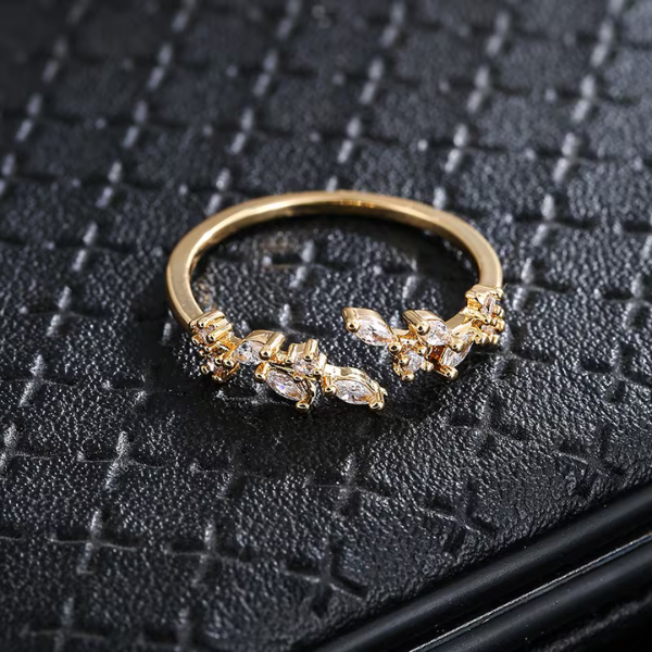 Eleganter verstellbarer Zirkonia-Ring