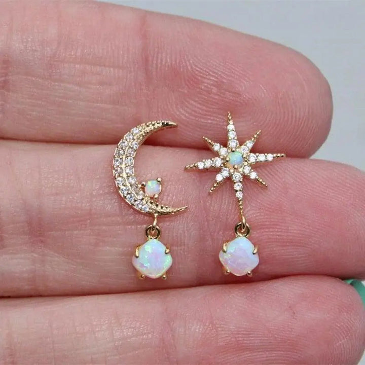 Mond- und Stern-Ohrringe aus Gold und Opal