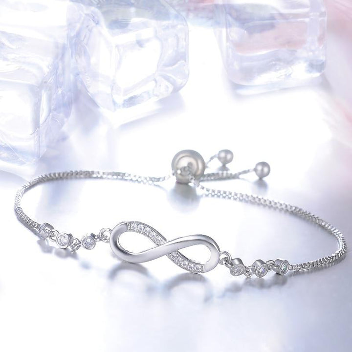 Schicke verstellbare Armbänder in Roségold in Form der Unendlichkeit