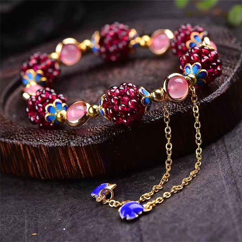 Armband aus Natursteinen