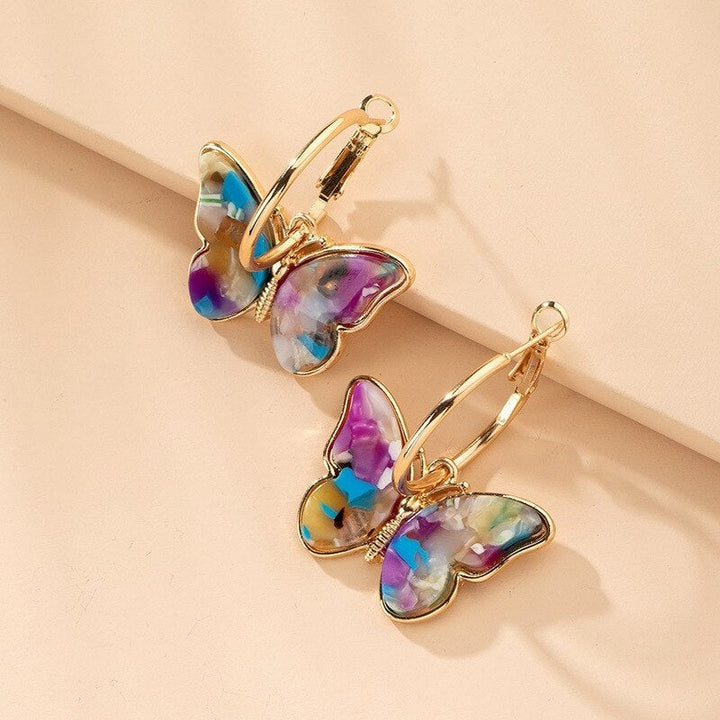 Boucles d'oreilles créoles dorées avec papillons colorés