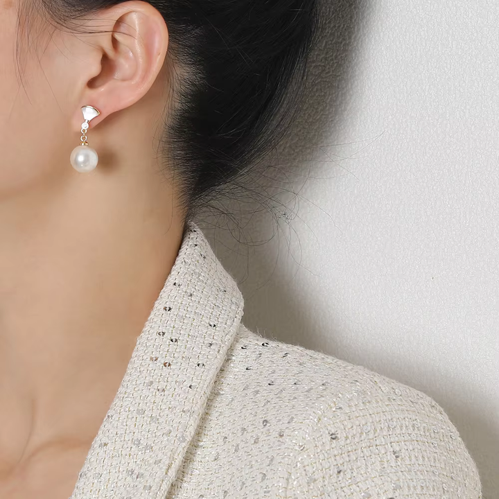 Boucles d'oreilles argentées chics avec perles