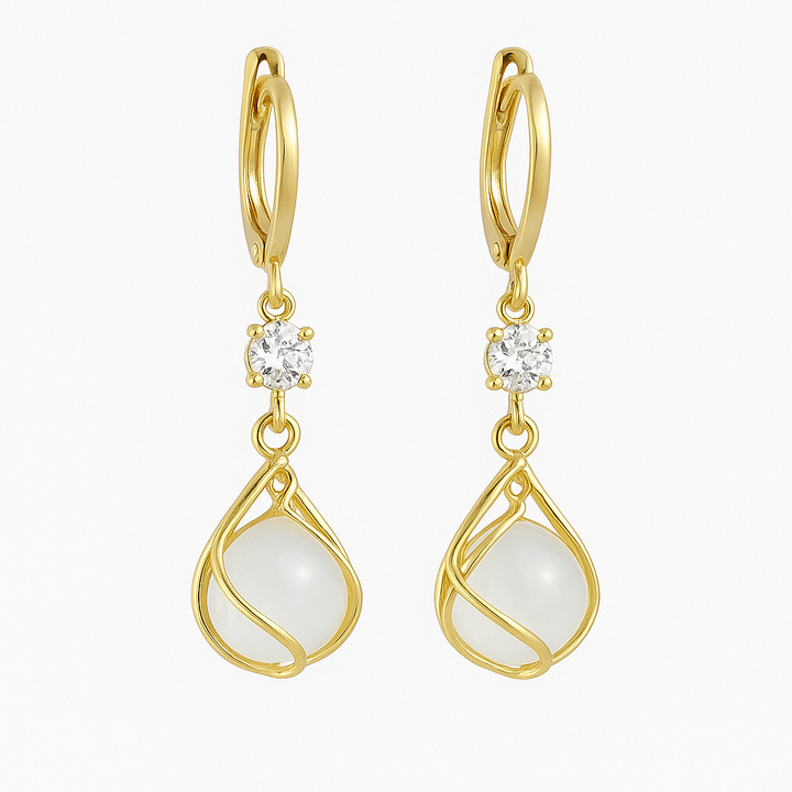 Boucles d'oreilles pendantes dorées avec opale blanche