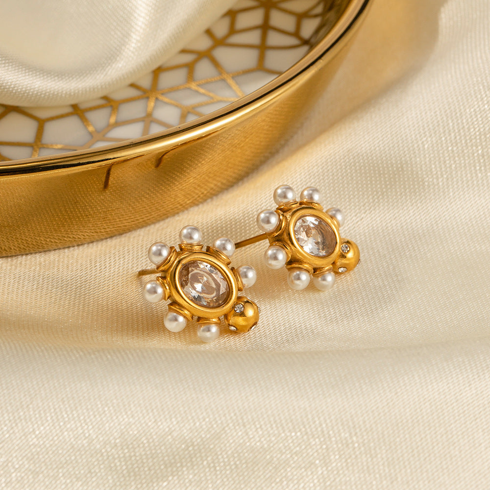 Verfeinerte Goldene Ohrringe mit Perle