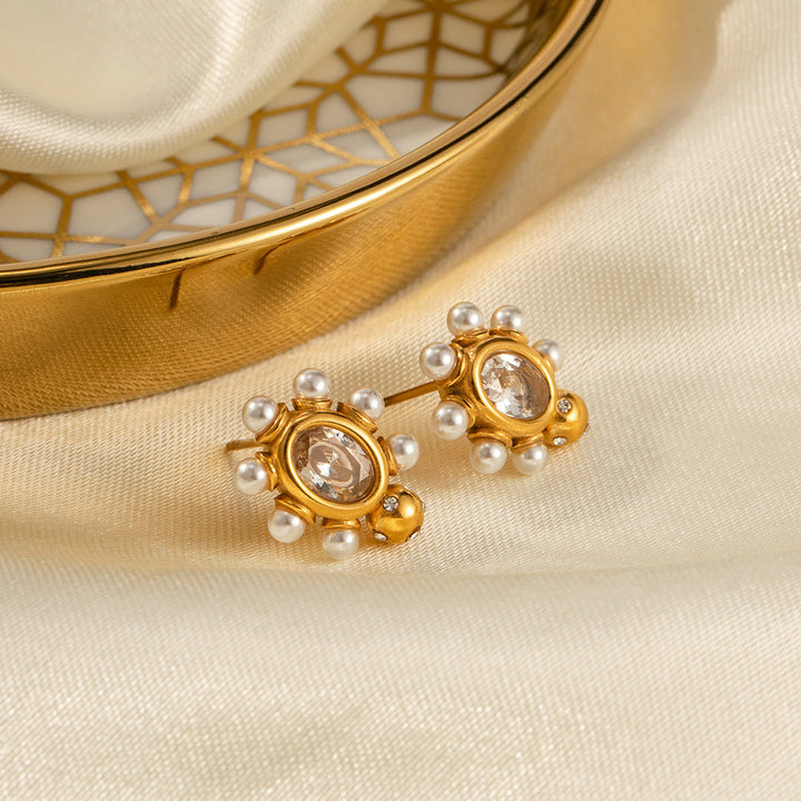 Verfeinerte Goldene Ohrringe mit Perle