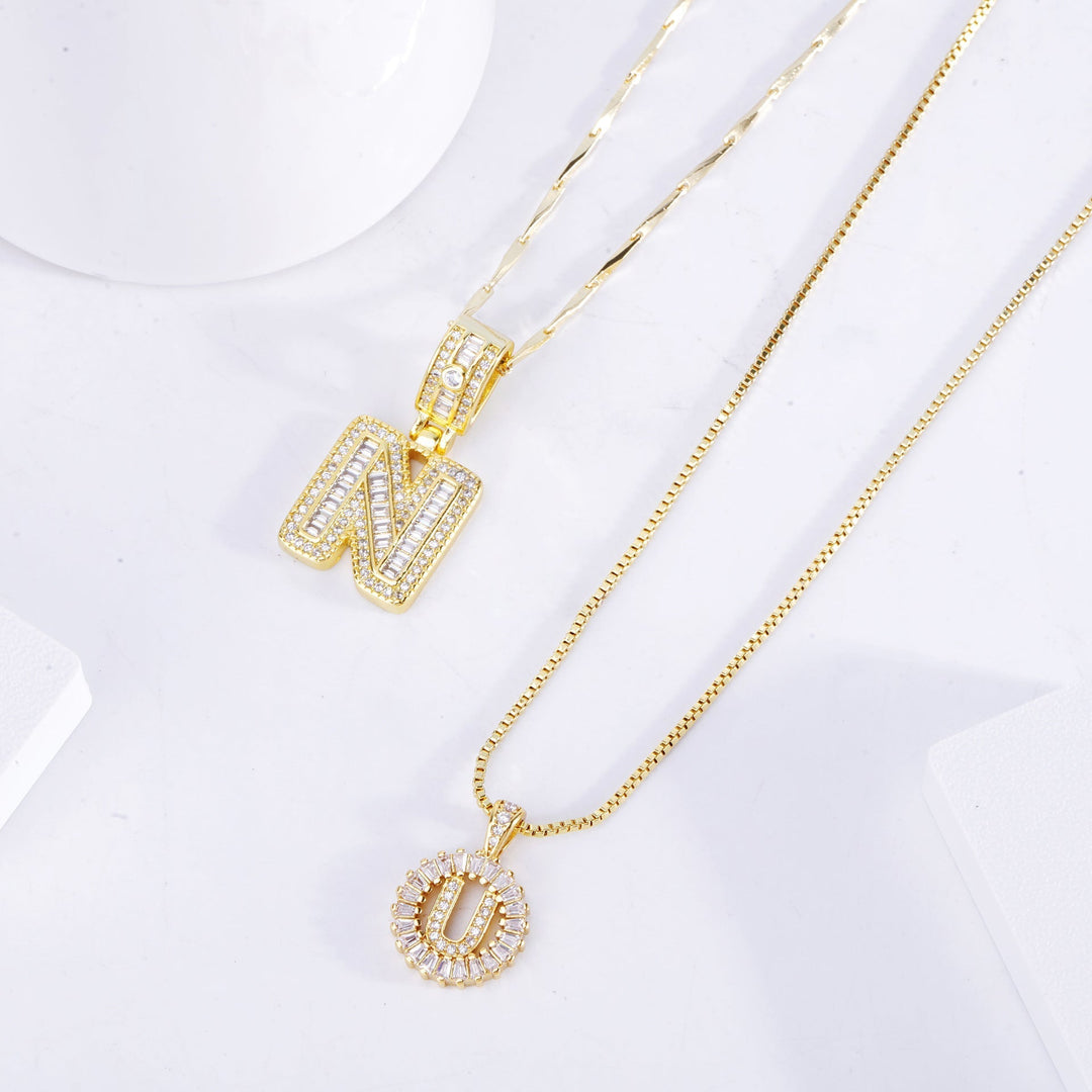 Collier à initiales pavées | Or blanc