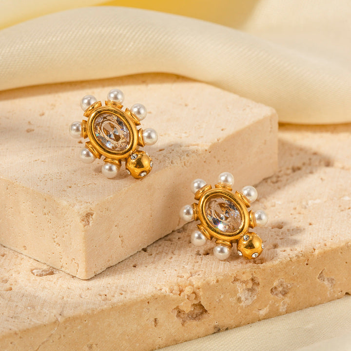 Verfeinerte Goldene Ohrringe mit Perle