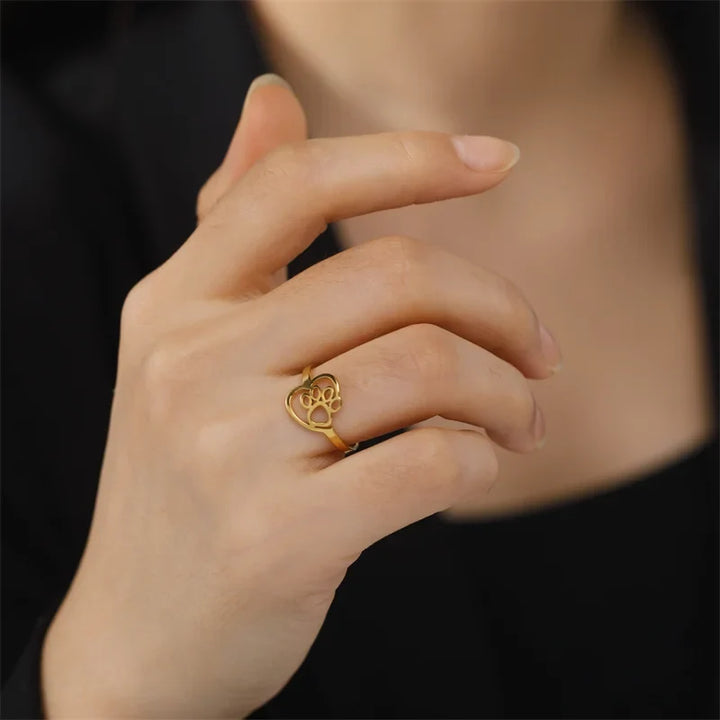 Goldfarbener Pfoten und Herz Ring