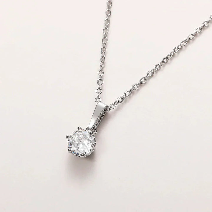 Klassische Kette mit Zirkonia-Anhänger