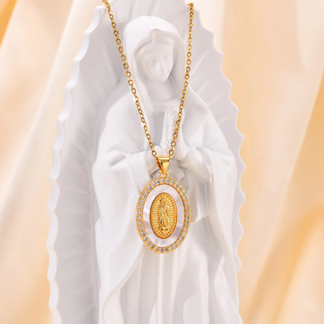 Kette mit ovalem Anhänger der Jungfrau in Gold