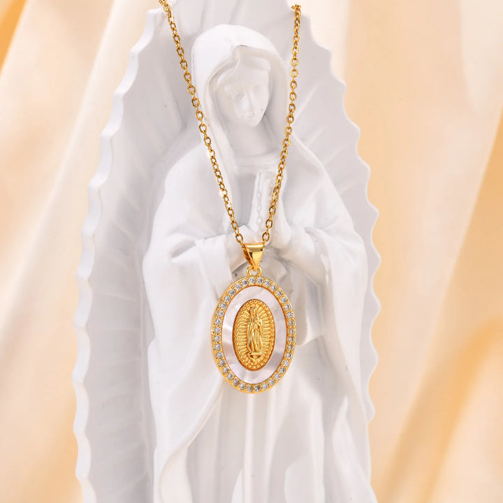 Kette mit ovalem Anhänger der Jungfrau in Gold