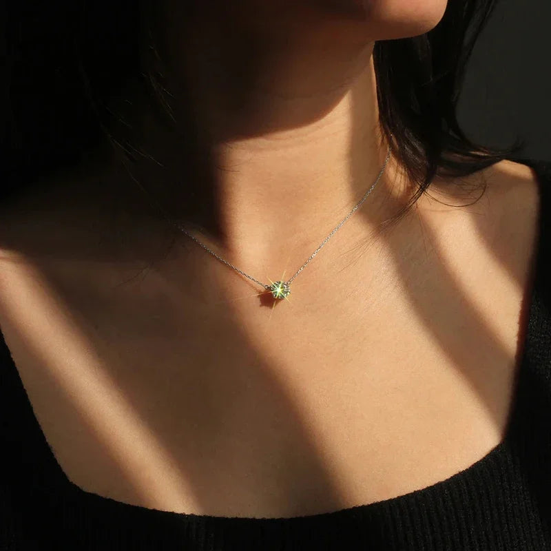 Eleganter Solitaire Anhänger mit Kristall
