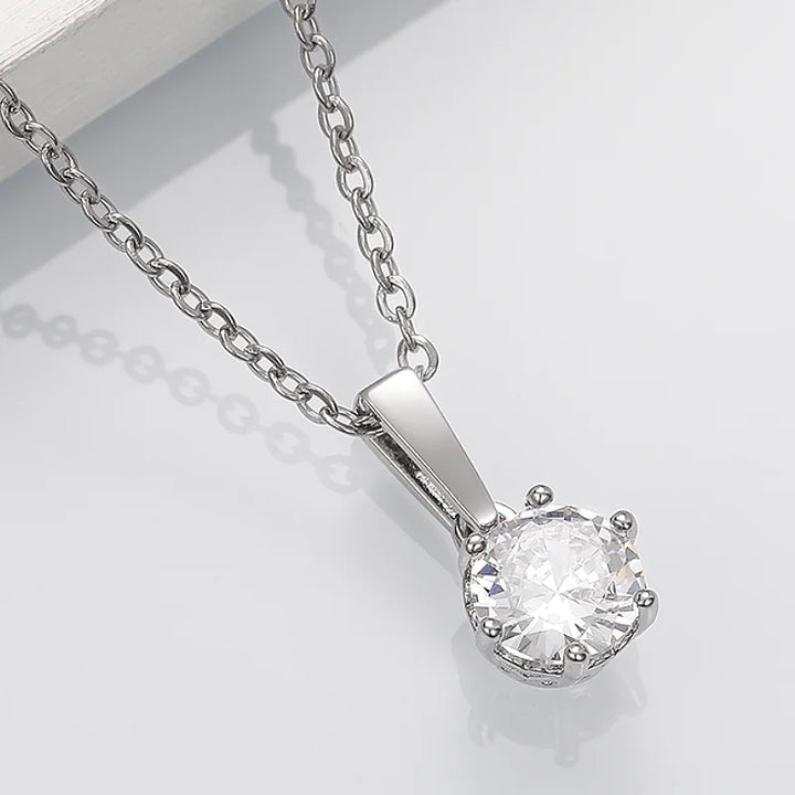 Klassische Kette mit Zirkonia-Anhänger