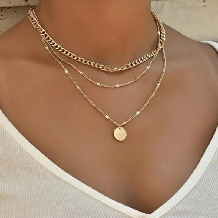 Elegante Gold- und Silberkragen