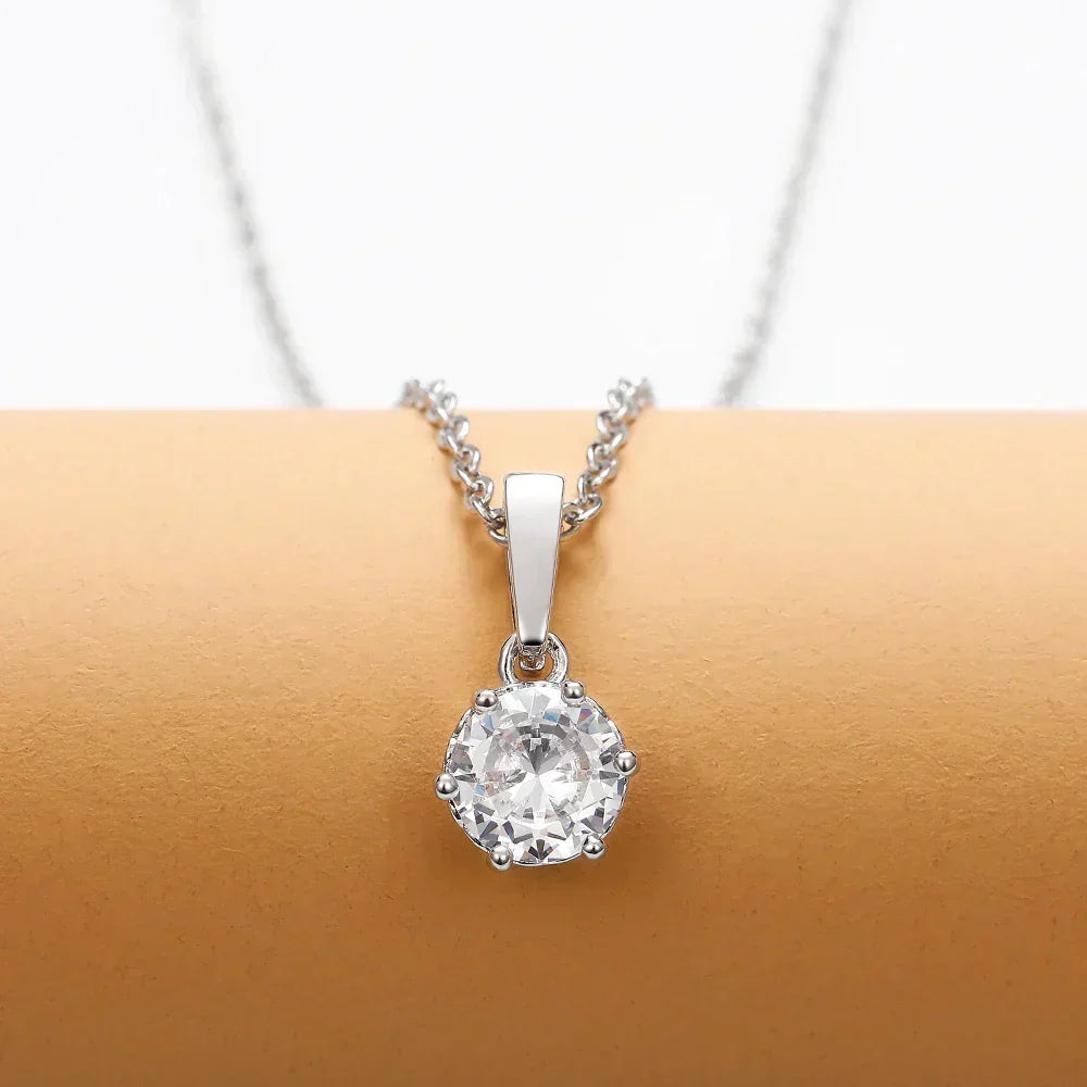 Klassische Kette mit Zirkonia-Anhänger