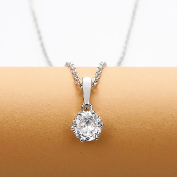 Klassische Kette mit Zirkonia-Anhänger