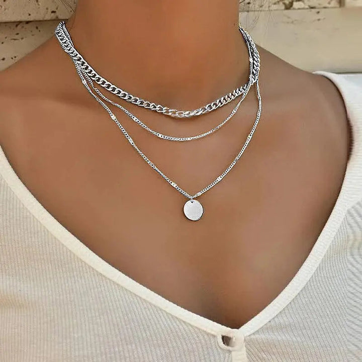 Elegante Gold- und Silberkragen