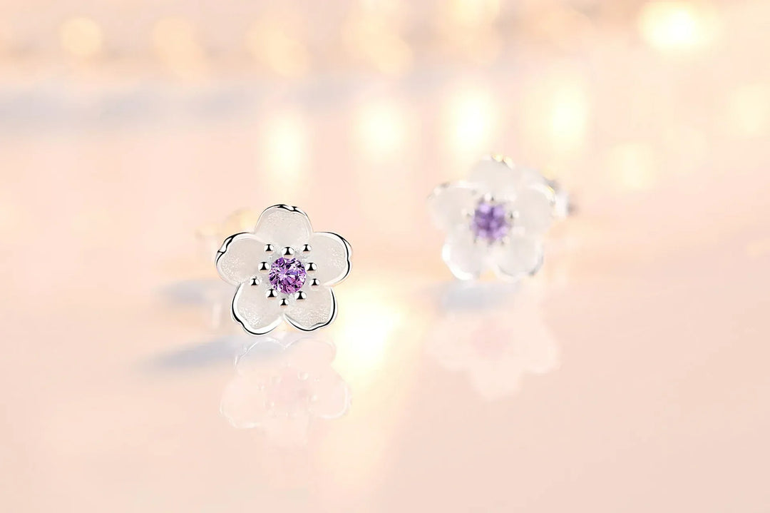 Blumenförmige Ohrstecker mit Zirkonia