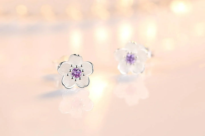 Blumenförmige Ohrstecker mit Zirkonia