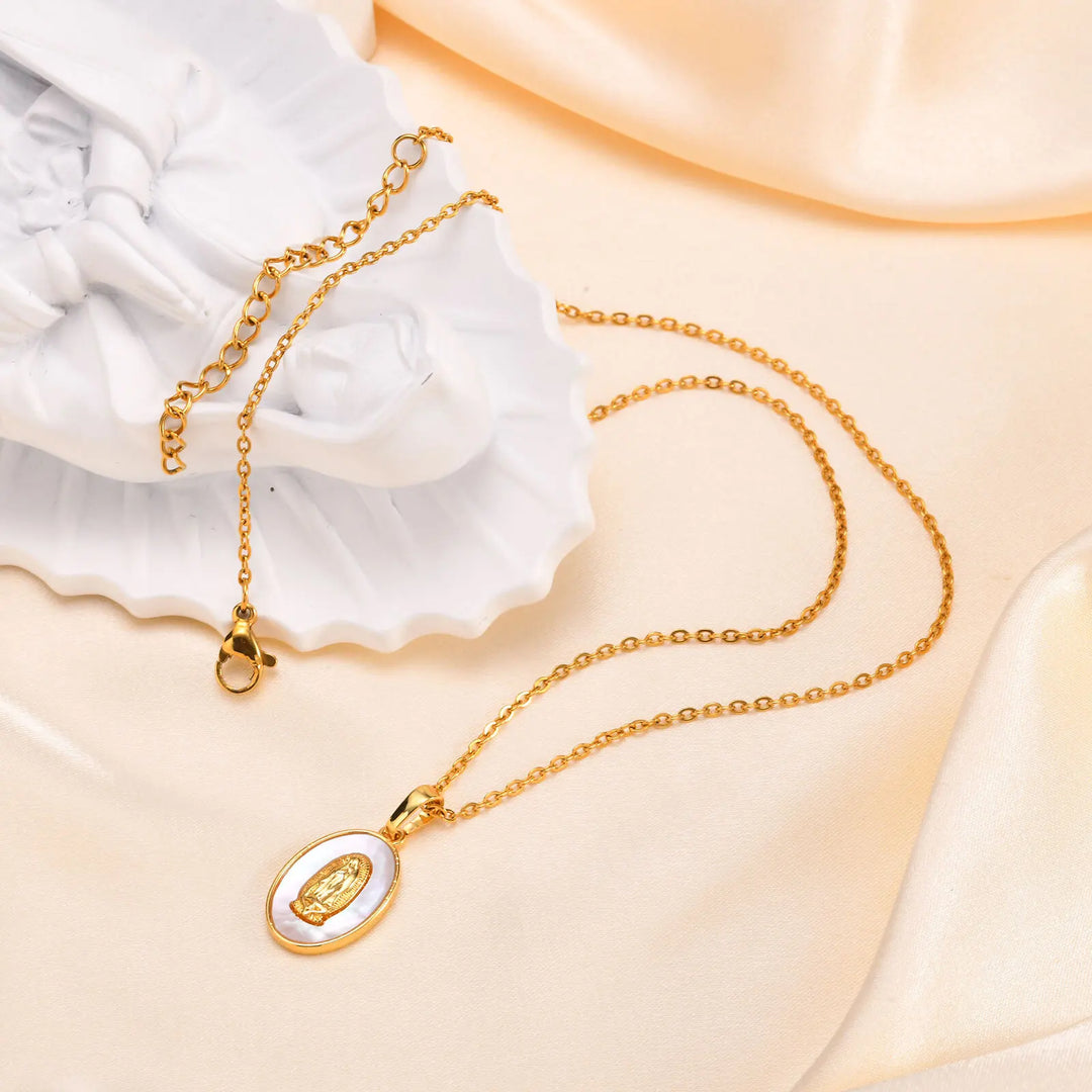 Kette mit ovalem Anhänger der Jungfrau in Gold