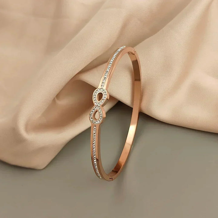 Rigid Infinity Armband mit Exklusiven Kristallen