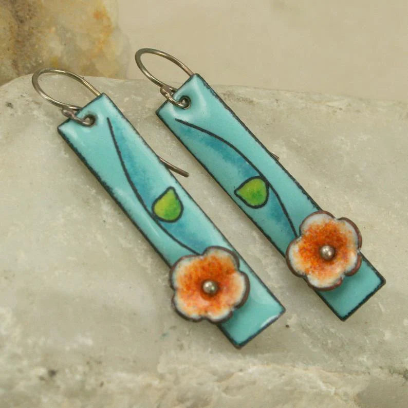 Boucles d'oreilles en émail fleuri