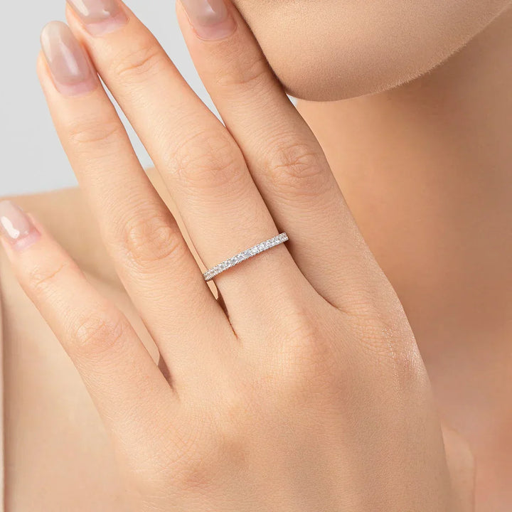Minimalistischer Leuchtender Eternity Ring