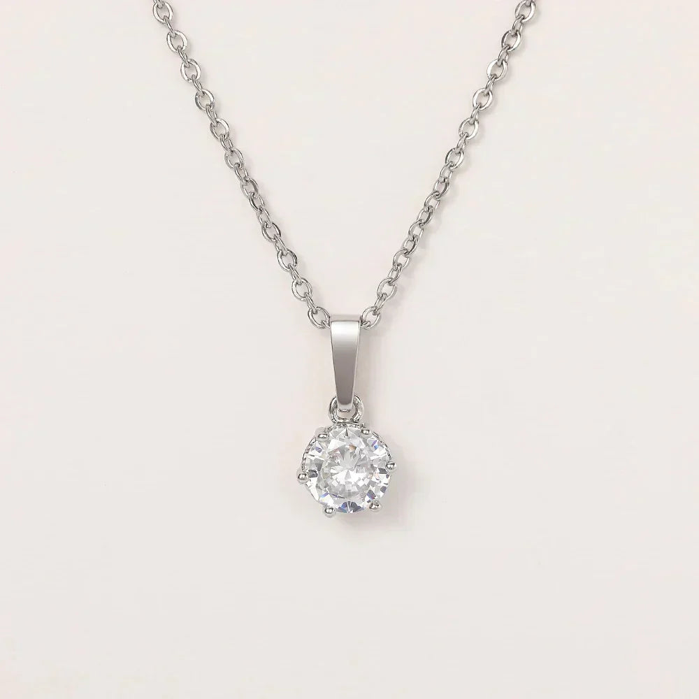 Klassische Kette mit Zirkonia-Anhänger