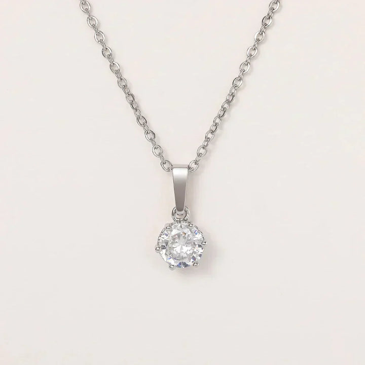Klassische Kette mit Zirkonia-Anhänger