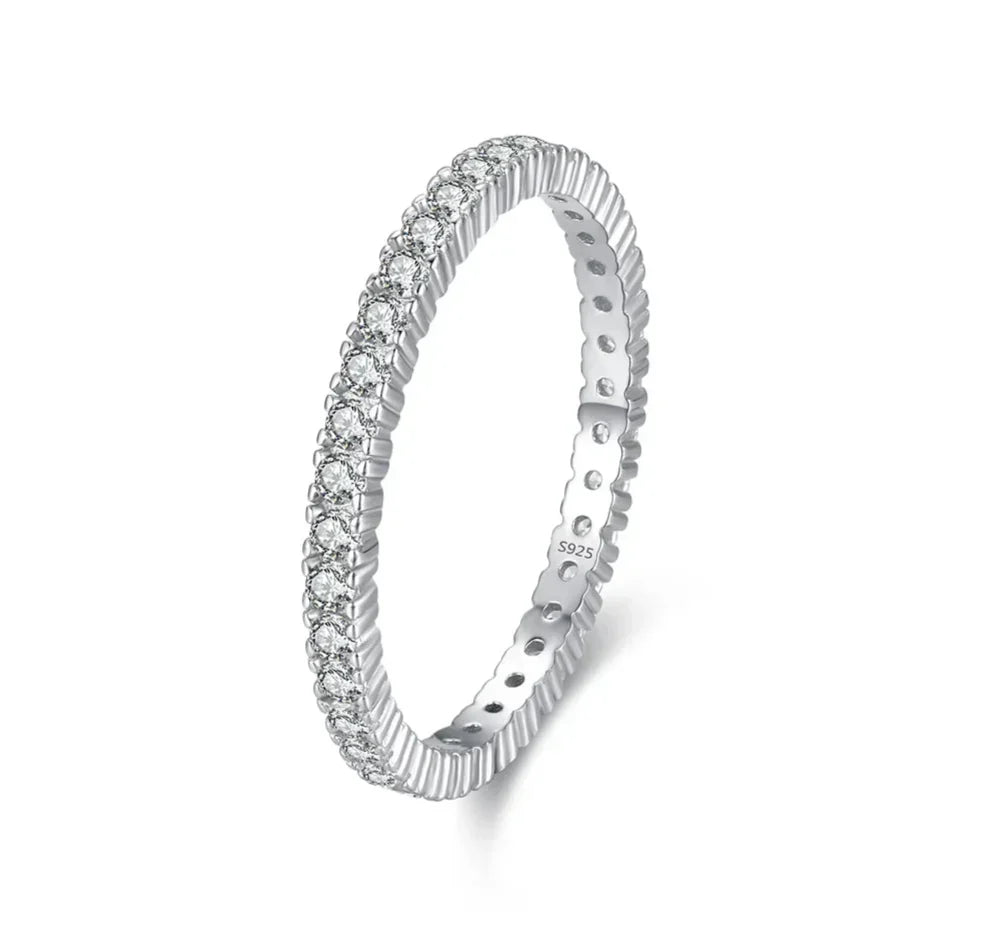 Minimalistischer Leuchtender Eternity Ring