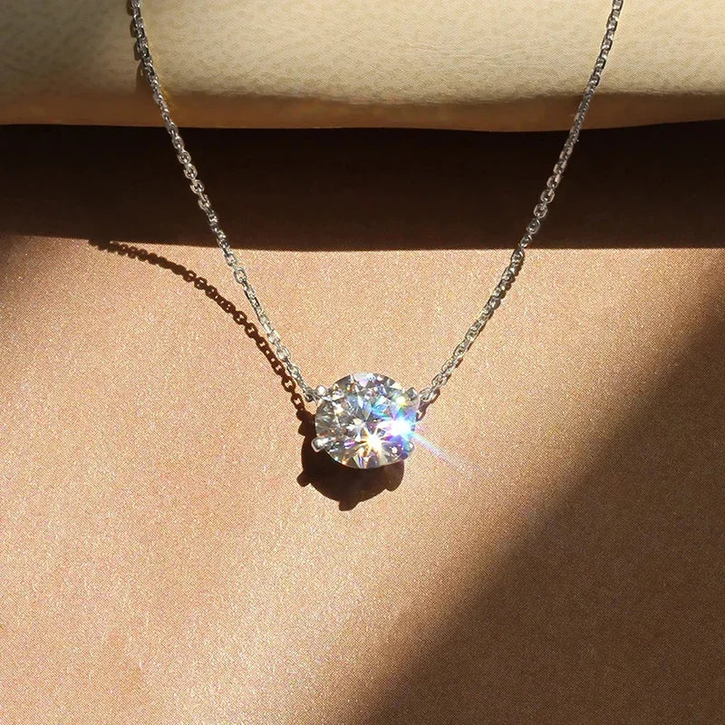 Eleganter Solitaire Anhänger mit Kristall