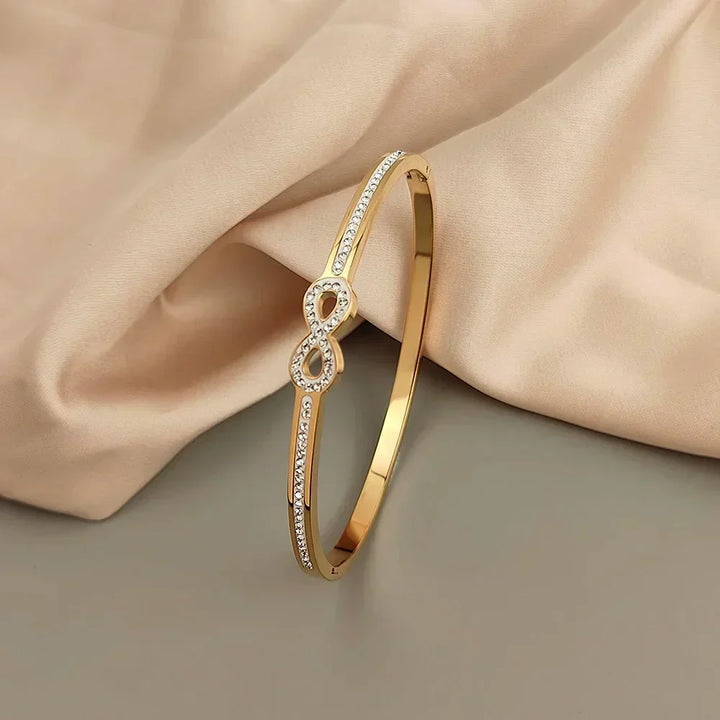 Rigid Infinity Armband mit Exklusiven Kristallen