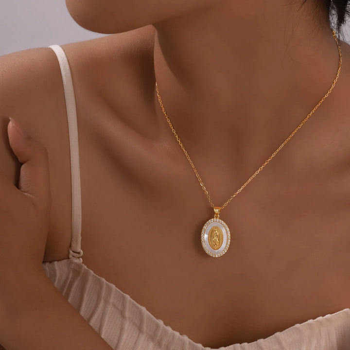 Kette mit ovalem Anhänger der Jungfrau in Gold