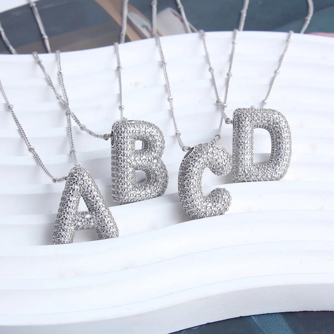 Bubble Letter Initialen Halskette Set | Weißgold