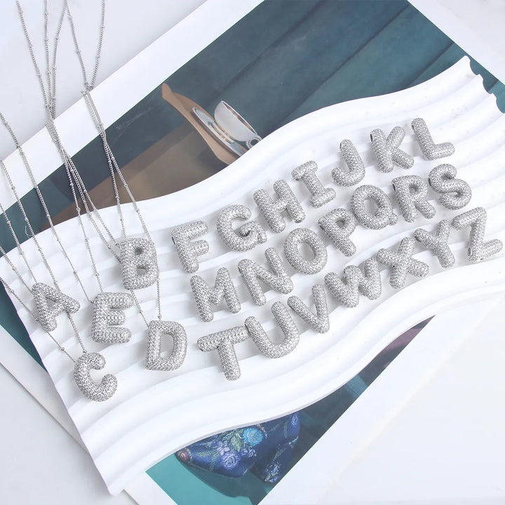 Bubble Letter Initialen Halskette Set | Weißgold