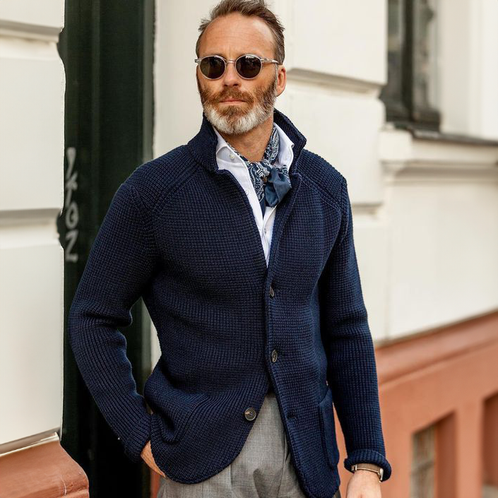 Strickjacke in Blau und Kaffeebraun - Ansicht 2
