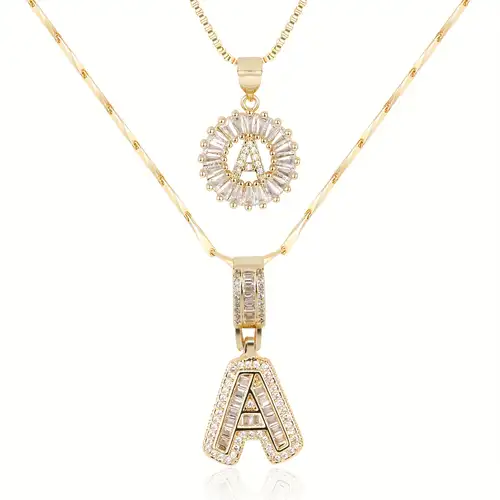 Set von Colliers mit Initial in Moissanit