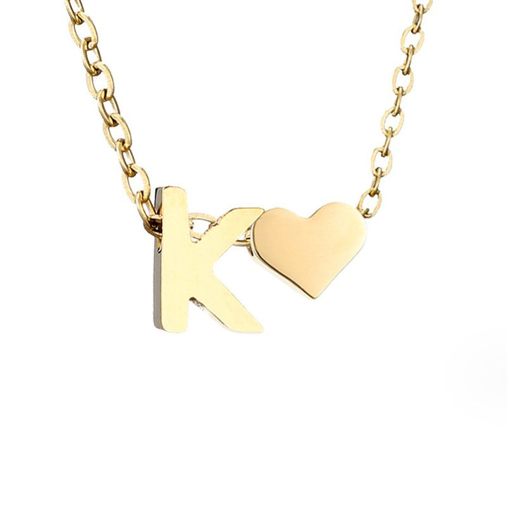 Zeitloses Initial-Halsband mit Herzanhänger