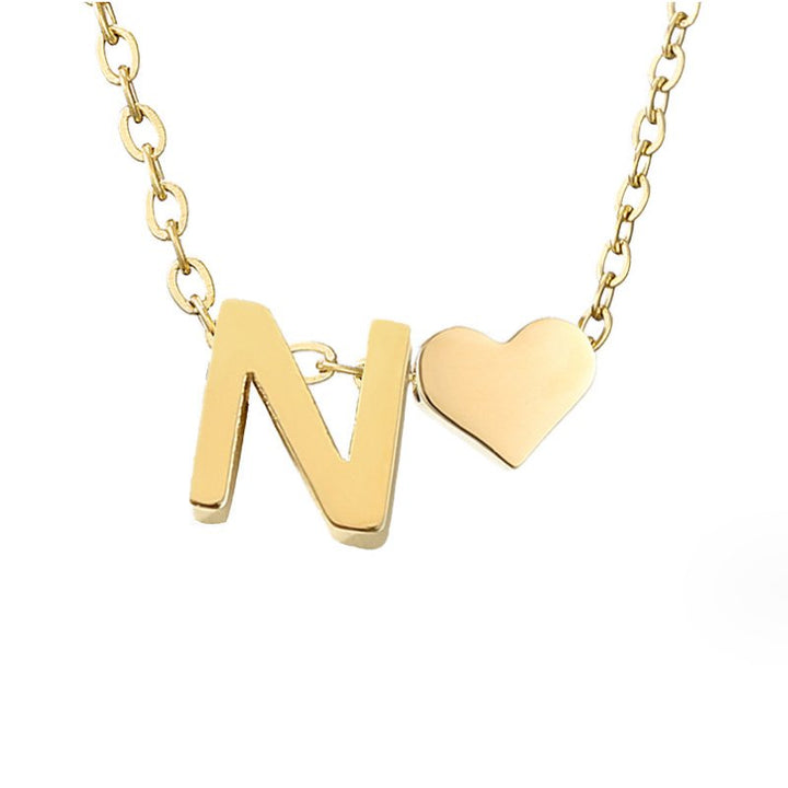 Zeitloses Initial-Halsband mit Herzanhänger